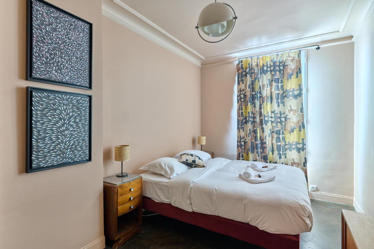 Apartment Center Of Paris With Terrace By Studio Prestige Luaran gambar